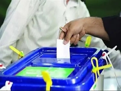 فرماندار تکاب رأی خود را به صندوق انداخت