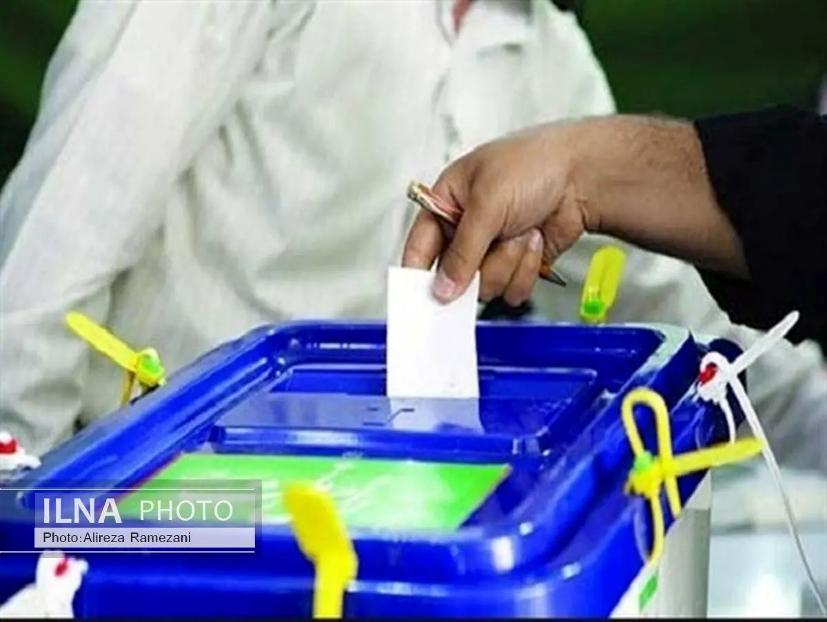 فرماندار تکاب رأی خود را به صندوق انداخت
