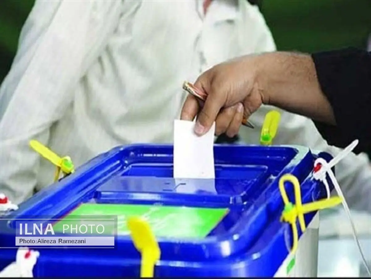 فرماندار تکاب رأی خود را به صندوق انداخت