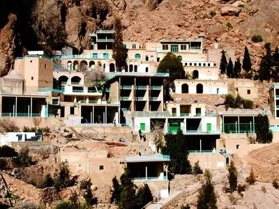 مهم‌ترین زیارتگاه‌های زرتشتیان کشور در جدال با تیشه معدن‌کاران/پارک ملی سیاه‌کوه با کمبود آب دست و پنجه نرم می‌کند