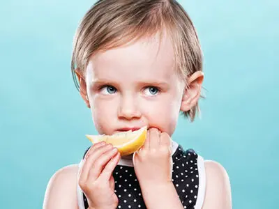 فواید لیمو شیرین برای کودک