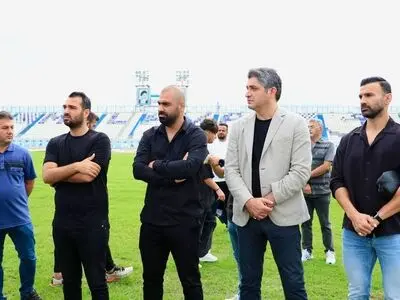 حضور زارع و بازیکنان در مراسم تشییع پیکر هوادار ملوان (عکس)
