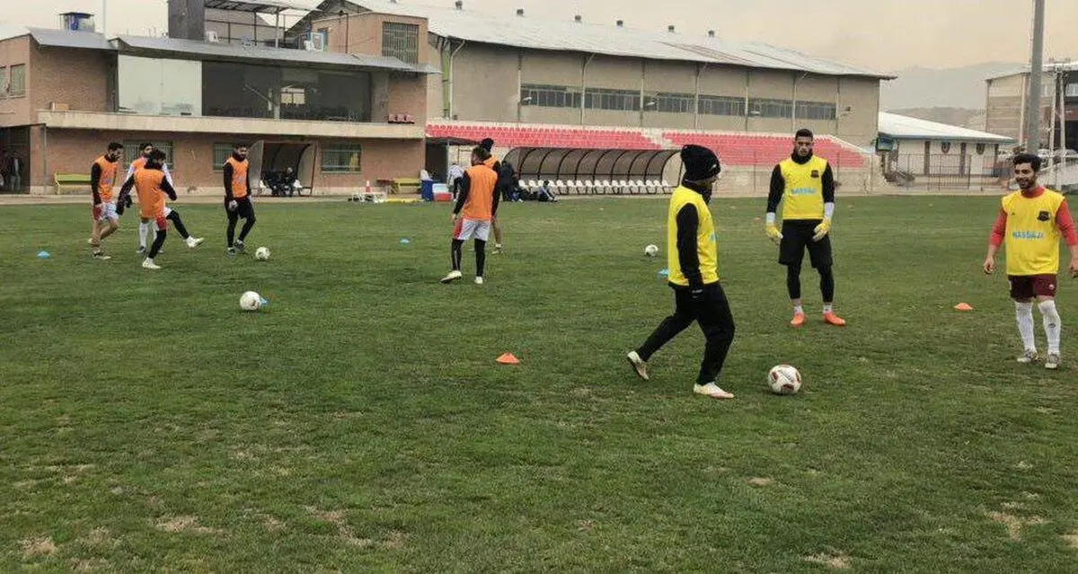قهر جلالی و حضور مربی جنجالی؛ تمرین بازیکنان نساجی زیر نظر کاپیتان برگزار شد!