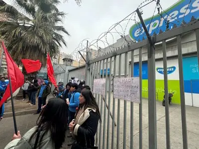 پایان اعتصاب کارگران فروشگاه والمارت شیلی پس از تمدید قرارداد