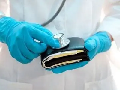 پروانه پزشکان زیرمیزی بگیر باید باطل شود

