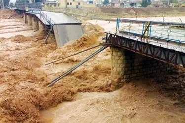 طغیان رودخانه‌های قلعه‌گنج و مسدود شدن 2 محور ارتباطی