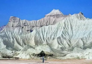 دستور قضایی برای توقف کار در یک قطعه از اراضی واگذار شده در محدوده غار نمکی صادر شد/ اراضی ۱۰ پروژه دیگر باید تعیین تکلیف شوند/ از مسببان غرامت می‌گیریم