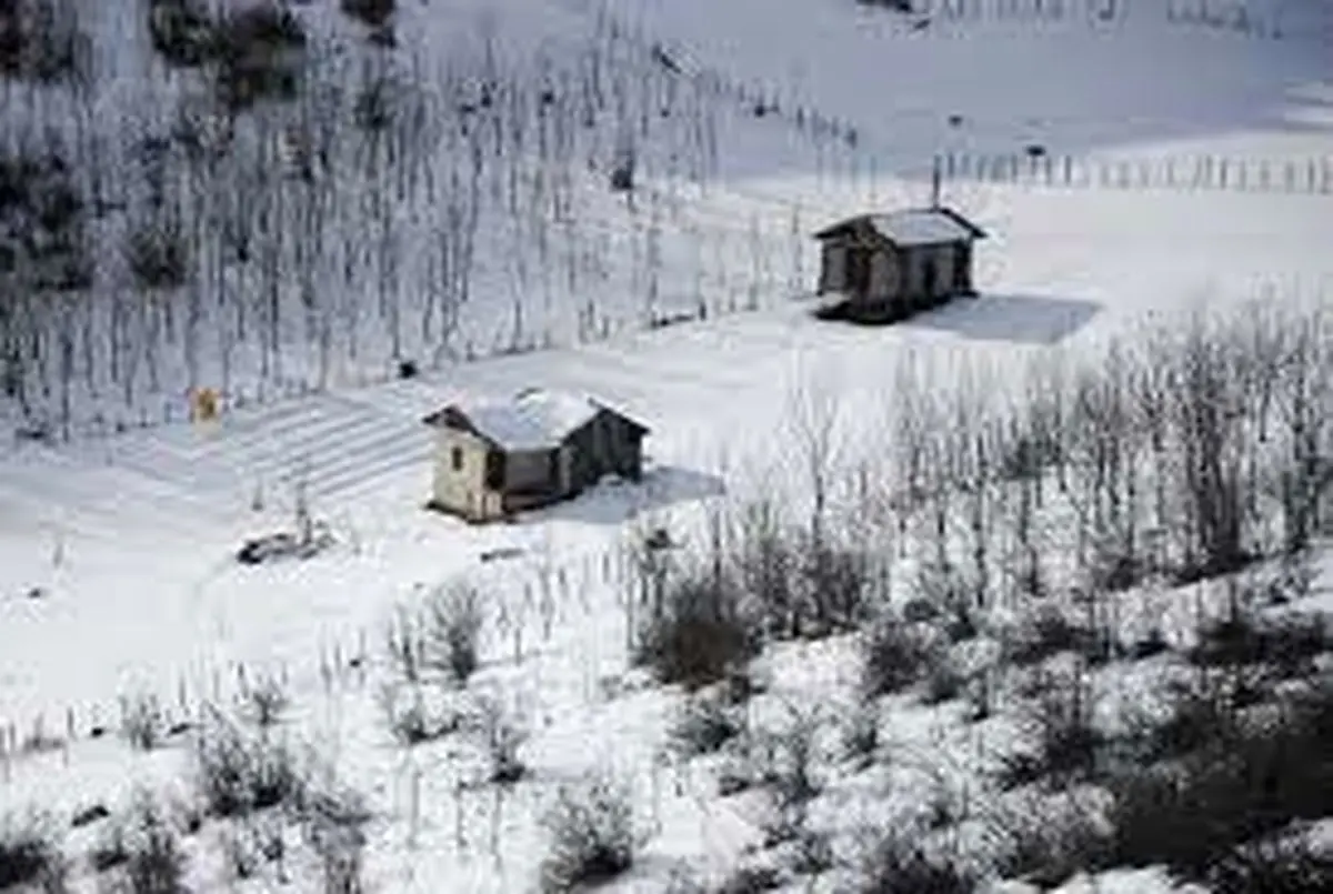 ریزش بهمن سبب قطع ارتباط  ۱۷۰ روستای شهرستان کوهرنگ شد