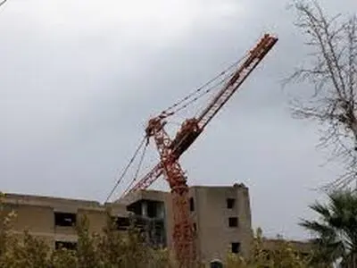 سقوط جرثقیل در خیابان بوعلی همدان