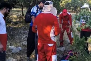 نجات مصدوم ۲۷ ساله پس از سقوط از ارتفاعات شاهو