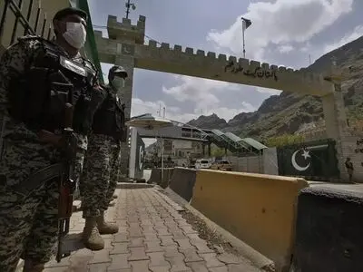 Pakistani, Afghan security forces clash at closed main border