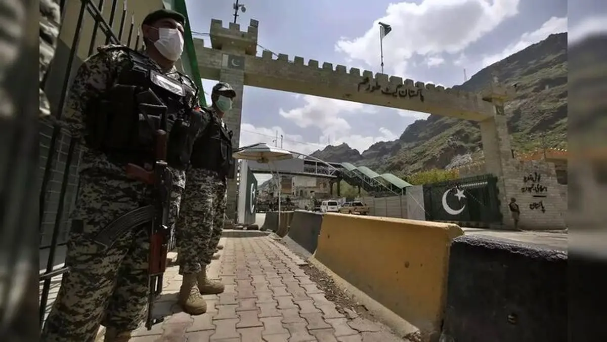 Pakistani, Afghan security forces clash at closed main border