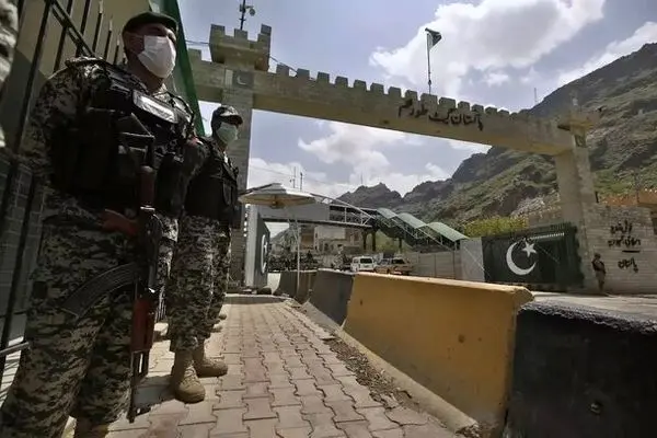 Pakistani, Afghan security forces clash at closed main border