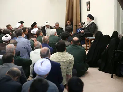هر حرکت و نهضت و انقلابی که از محیط بین‌المللی و منطقه‌ای خود غافل شود، قطعاً ضربه خواهد خورد