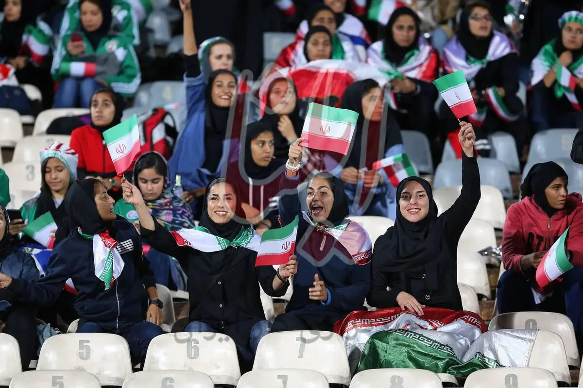 قابی جالب از اثر حضور بانوان در آزادی؛ به این زنان احترام بگذارید (عکس)