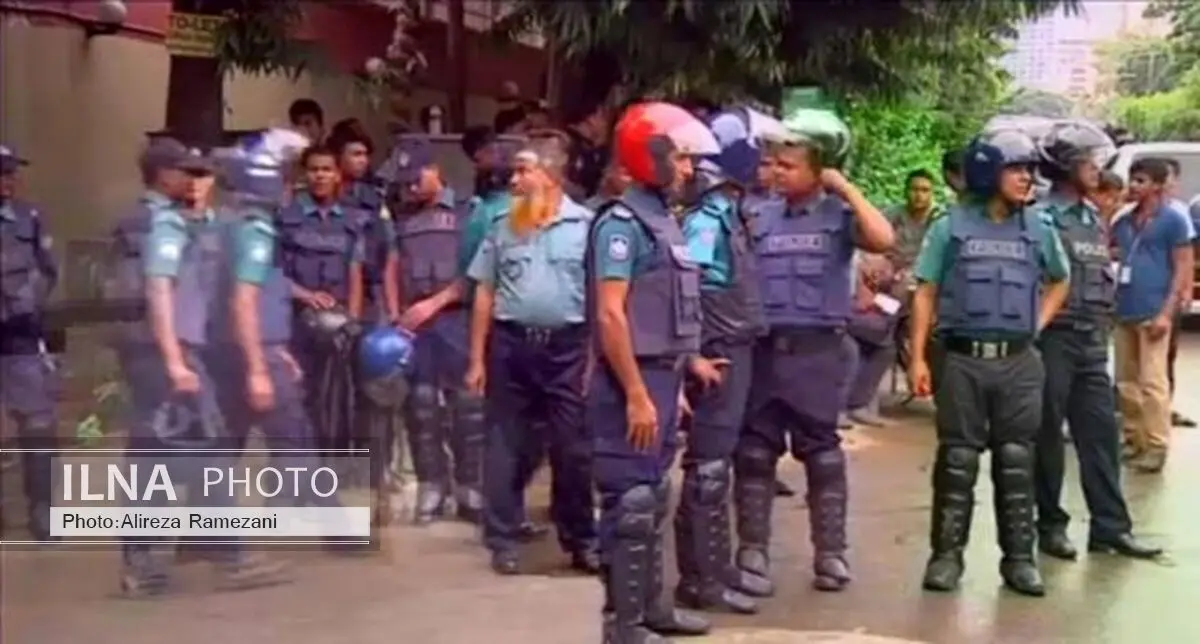 Bangladesh police storm restaurant, rescue some hostages