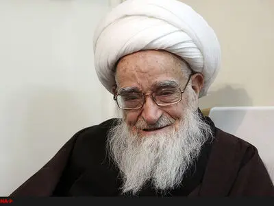 ما حرف نزنیم عقاید مردم سست می‌شود