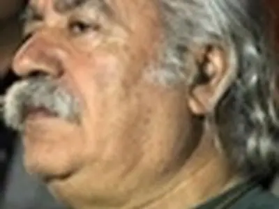 تئاتر در برابر شرکت تجاری تعظیم نمی‌کند