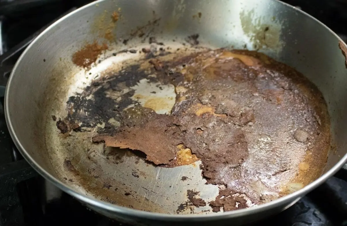 قابلمه سوخته را چطور تمیز کنیم