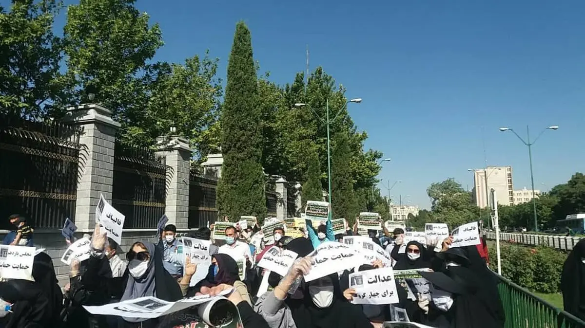 تجمع دوباره آموزش‌دهندگان و آموزشیاران نهضت سوادآموزی مقابل مجلس 