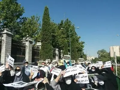 تجمع دوباره آموزش‌دهندگان و آموزشیاران نهضت سوادآموزی مقابل مجلس 