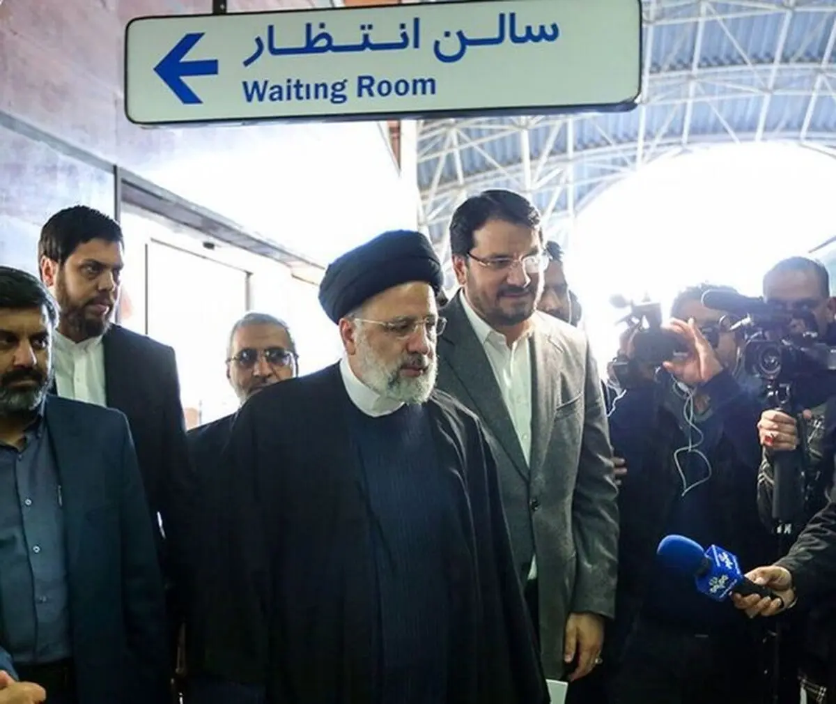 رئیس‌جمهور با مترو وارد پرند شد