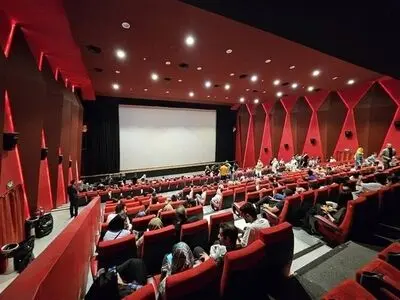 در هفته گذشته چند نفر به سینما رفتند؟