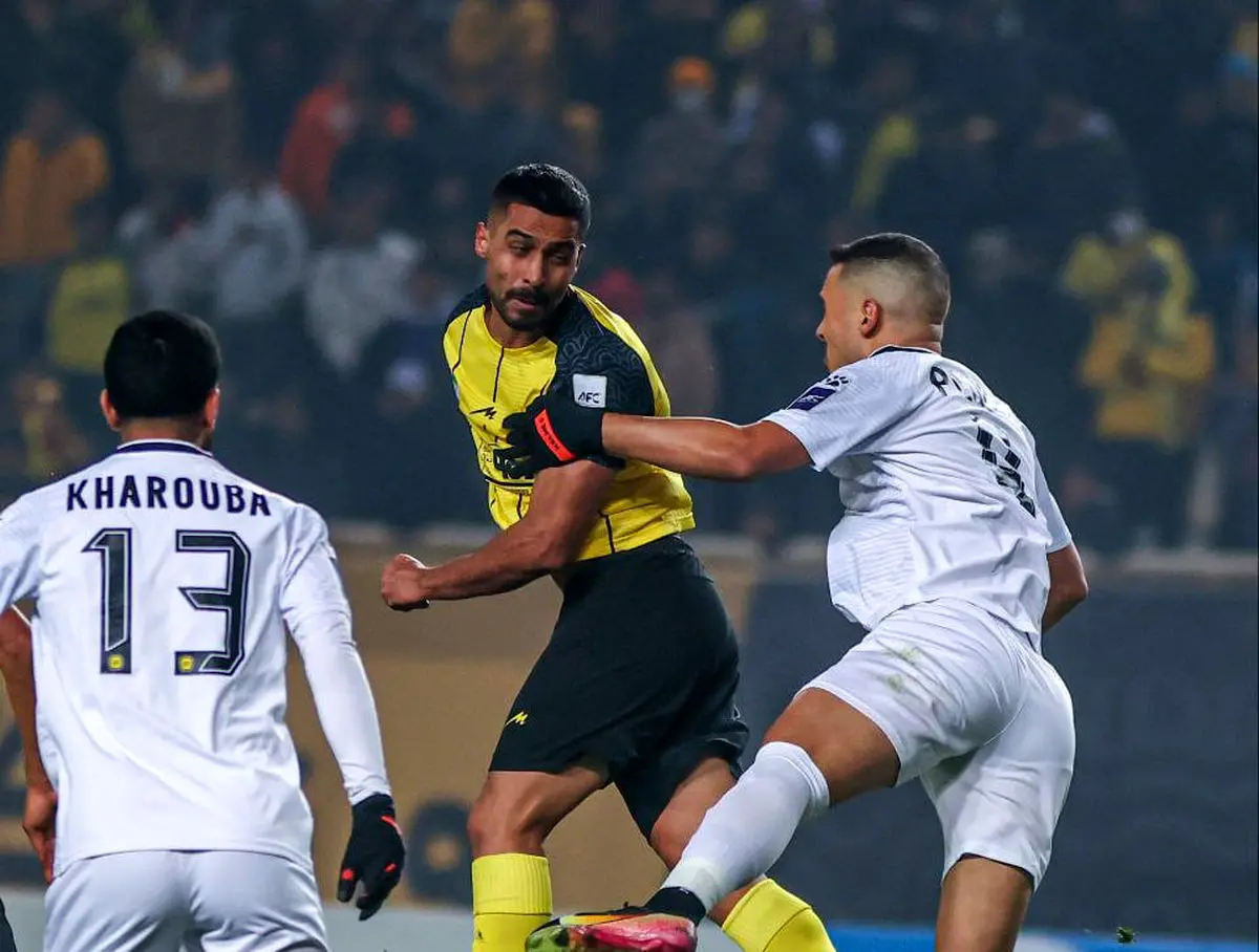 سپاهان با شکست الحسین امیدوار به صعود با صدرنشینی شد