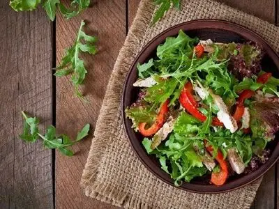 سالاد جایگزین درستی برای وعده شام نیست!