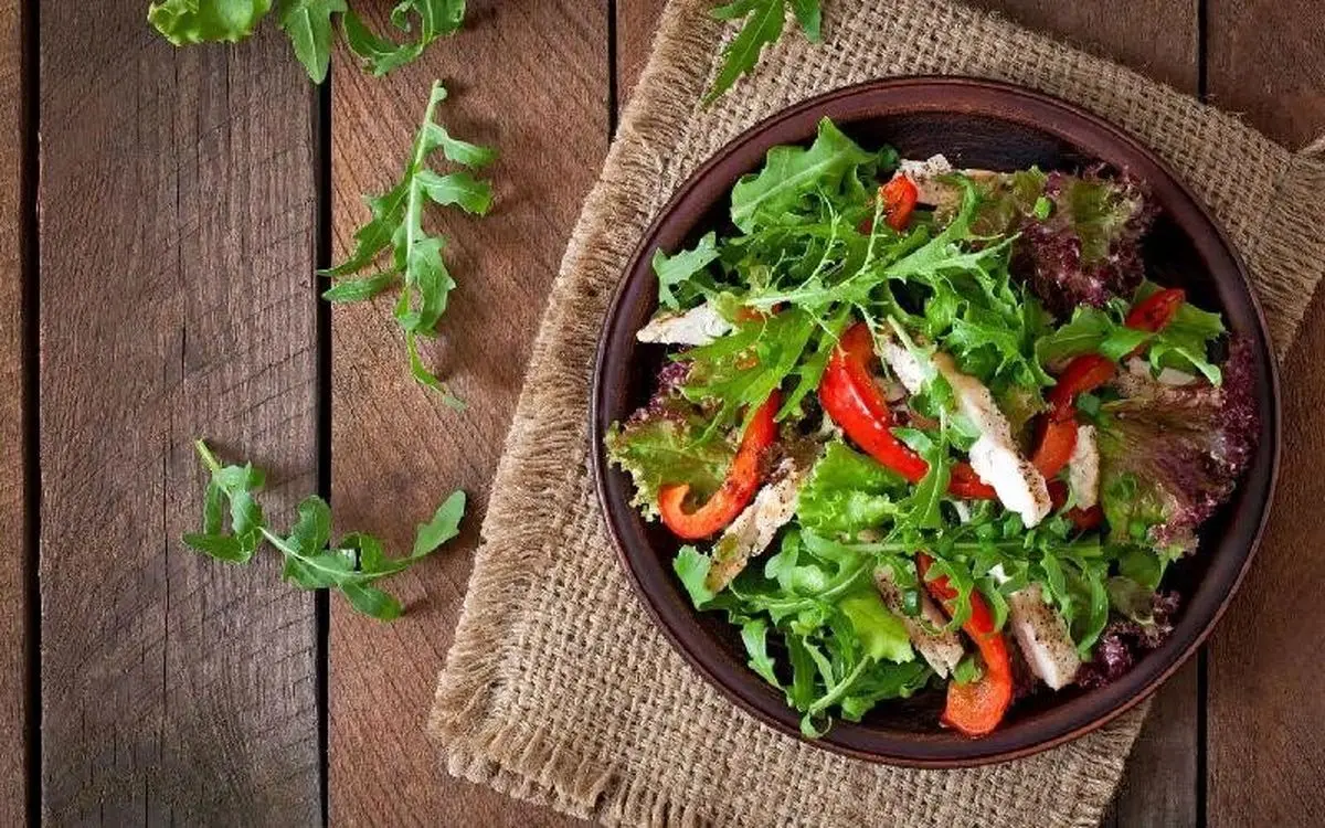 سالاد جایگزین درستی برای وعده شام نیست!