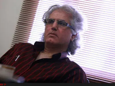 گرفتارِ مصیبتِ دشمن را احمق جلوه دادن و خودی را قدیس نشان دادن، هستیم/ هنرمند حق دارد آزادانه خط‌ و ربطش را انتخاب کند
