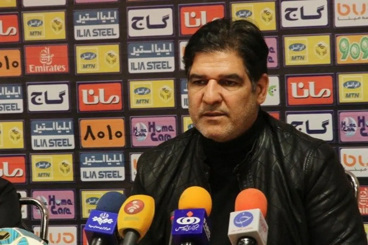 مهاجری: نوع فوتبال تدافعی تیمم را دوست ندارم/ داور به سود پرسپولیس سوت می‌زد