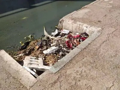 مشکل اهالی کنارگذر پل بزرگ لشکرآباد اهواز به دلیل سرریز فاضلاب/ از استاندار تقاضای کمک داریم