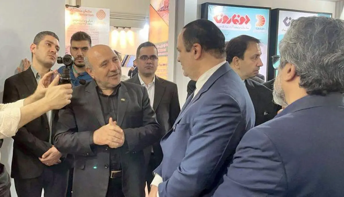 بازدید دبیر شورای عالی مناطق آزاد از غرفه ماکو در ششمین نمایشگاه لجستیک تهران