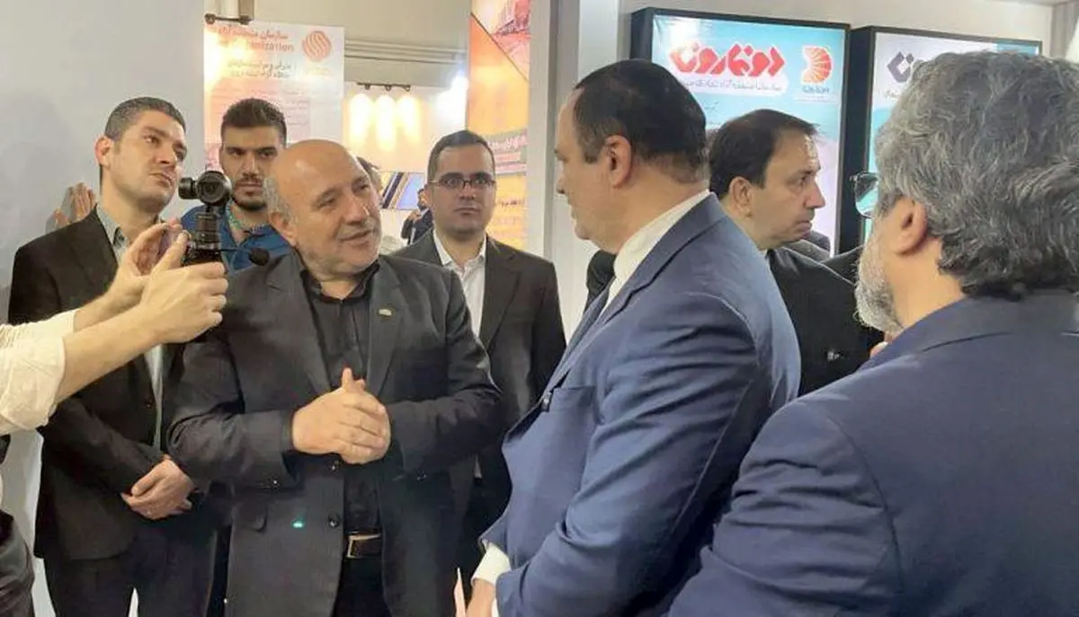بازدید دبیر شورای عالی مناطق آزاد از غرفه ماکو در ششمین نمایشگاه لجستیک تهران