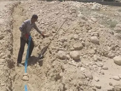 اجرای عملیات همزمان اصلاح خط انتقال و شبکه توزیع آب گوین شهرستان خمیر