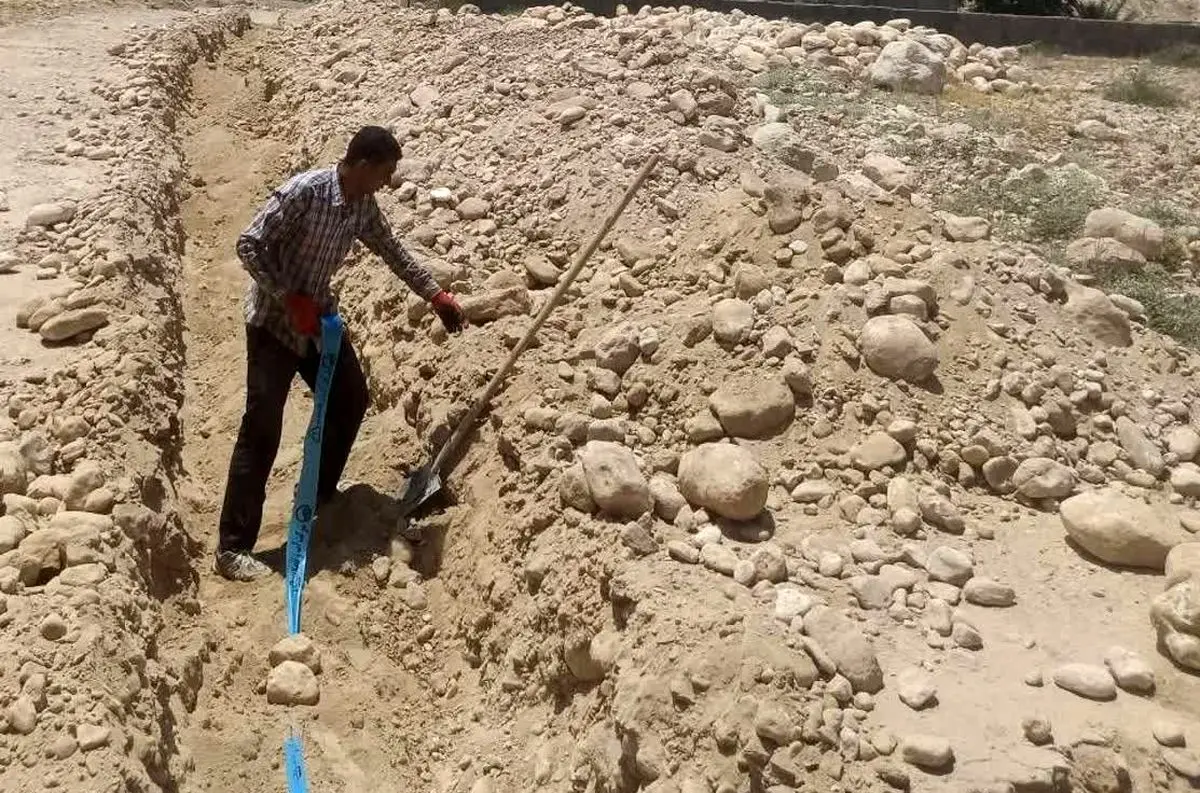 اجرای عملیات همزمان اصلاح خط انتقال و شبکه توزیع آب گوین شهرستان خمیر