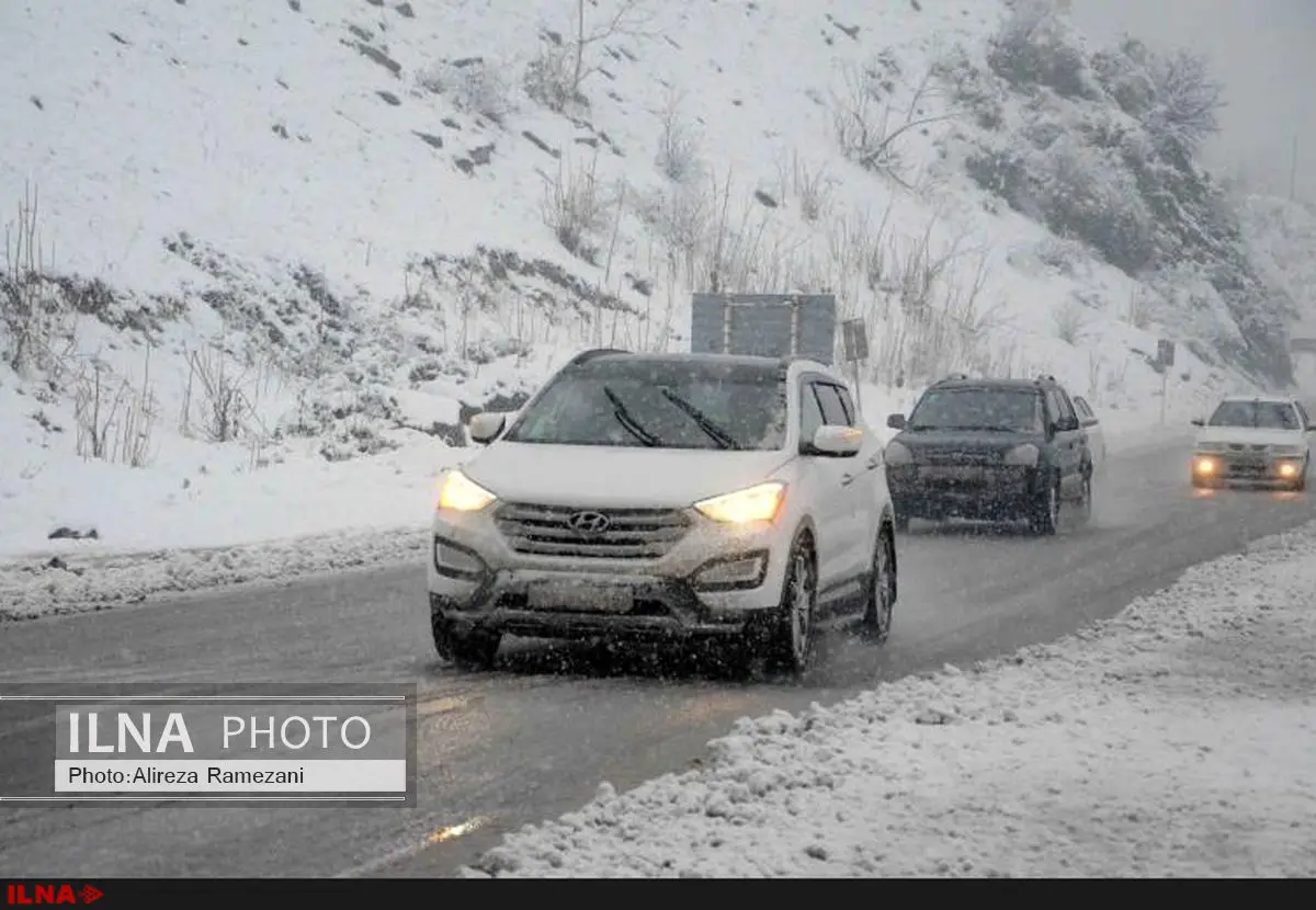 لغزندگی جادههای گلستان به سبب بارش برف و باران