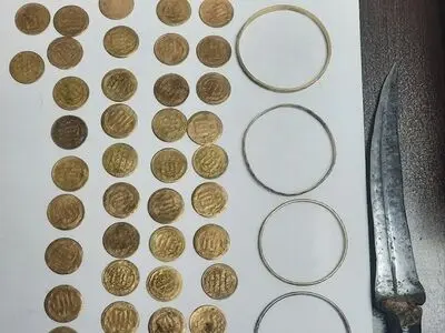 کشف ۵۴ قطعه سکه و طلای قدیمی تقلبی