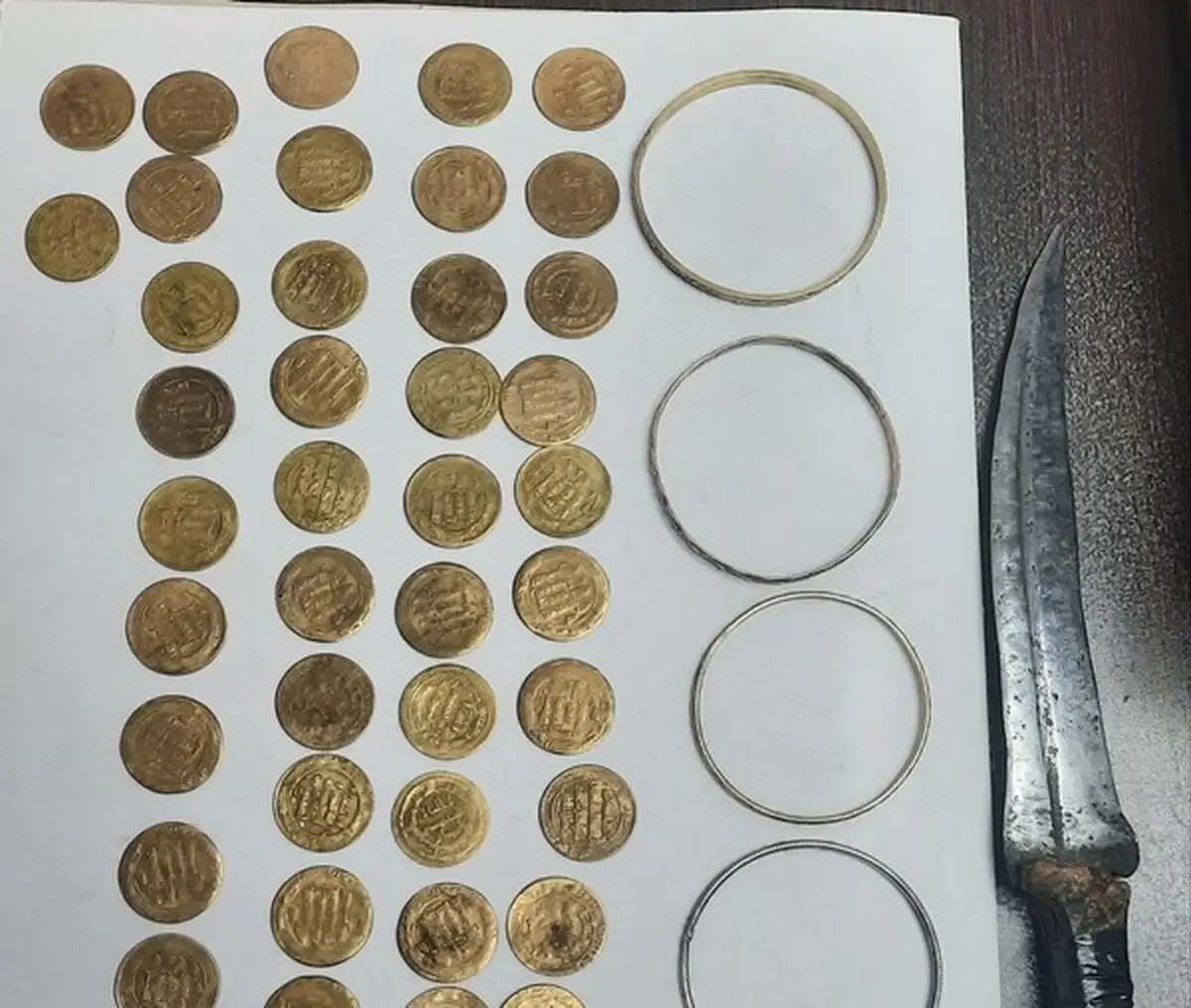 کشف ۵۴ قطعه سکه و طلای قدیمی تقلبی