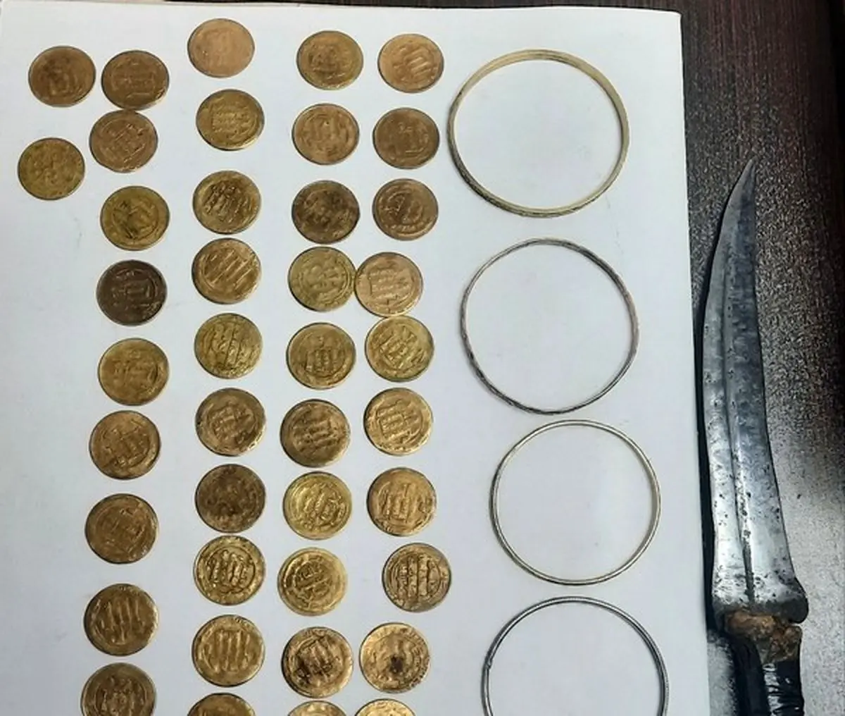 کشف ۵۴ قطعه سکه و طلای قدیمی تقلبی