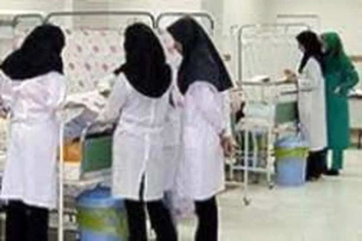 در حال حاضر حدود ۸۷۷ ماما در حوزههای مختلف استان مشغول به کار هستند