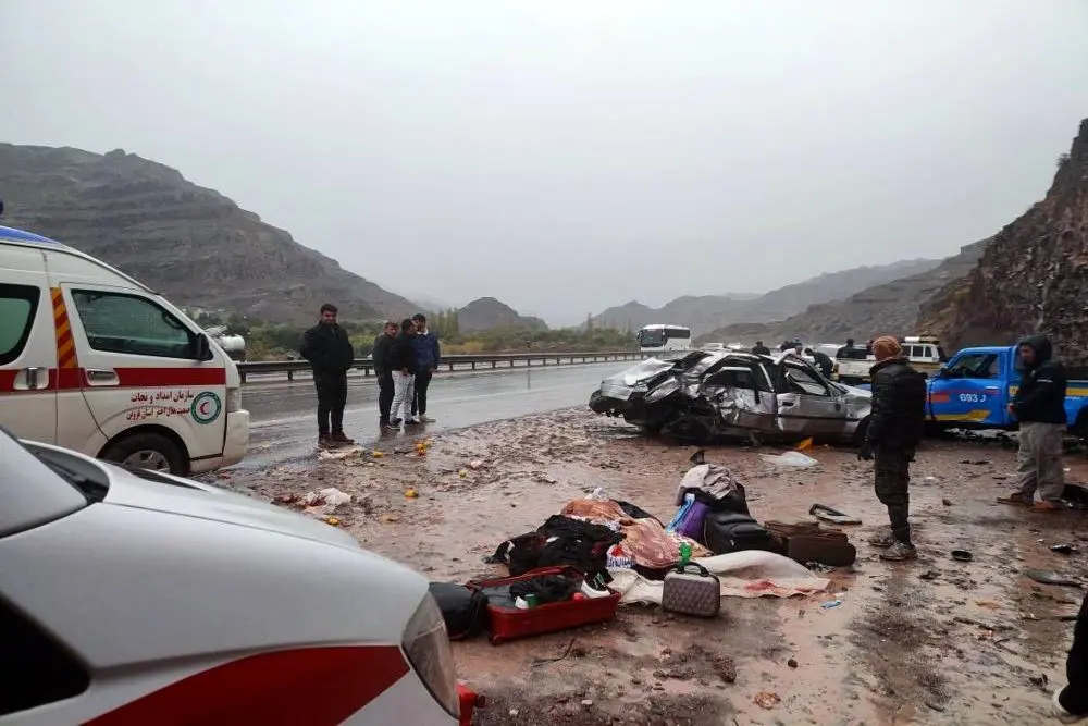 حادثه رانندگی روز بارانی در محور قزوین-رشت سه فوتی برجای گذاشت