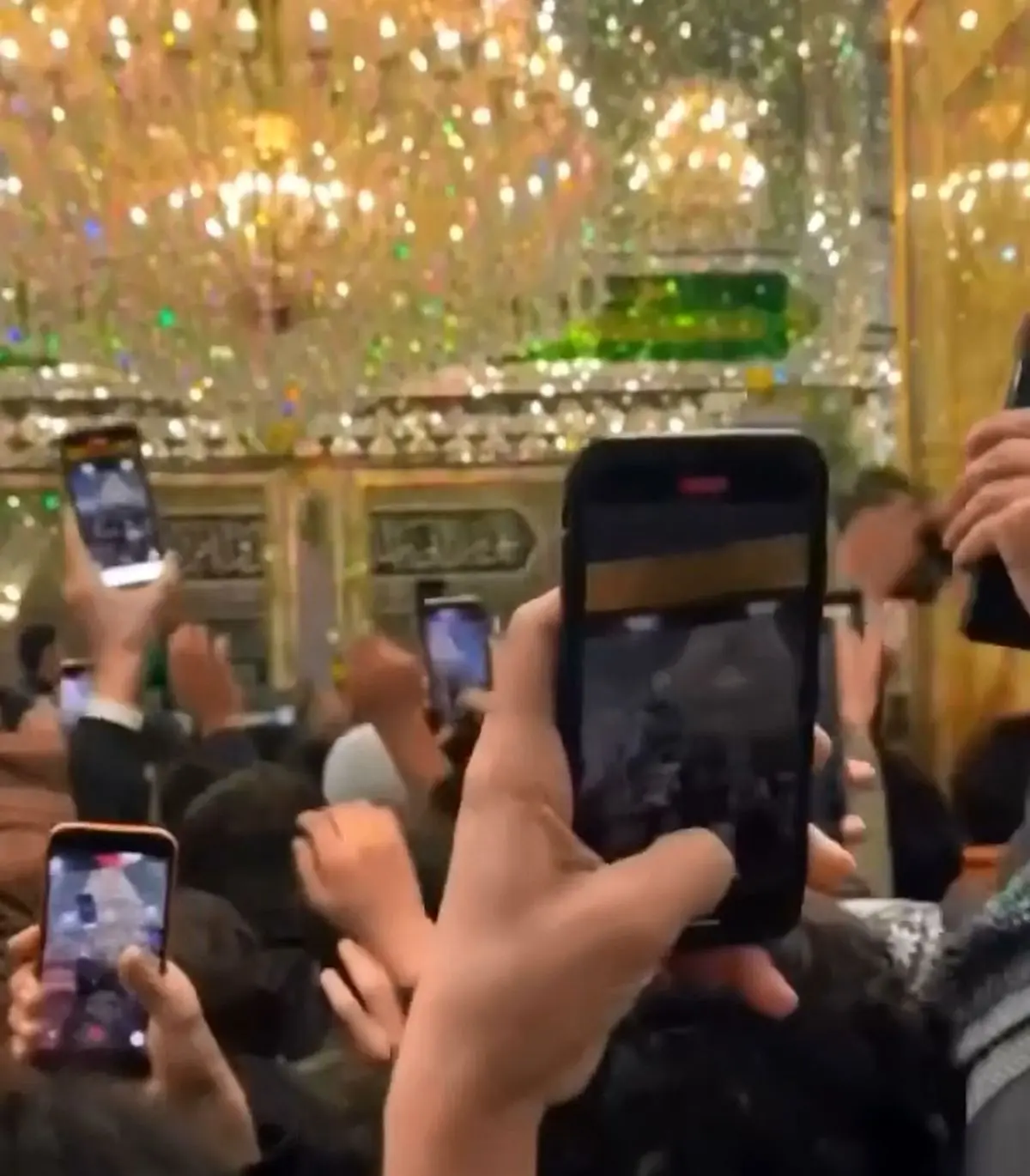 جشن سال نو میلادی در حرم امیرالمؤمنین(ع) + فیلم