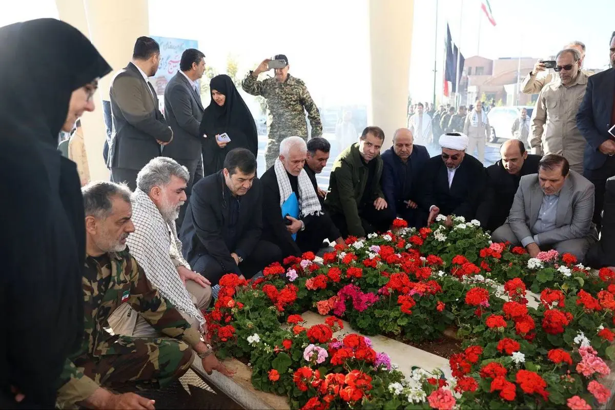 برگزاری مراسم گرامیداشت هفته بسیج در مزار شهدای گمنام