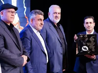 اعطای گواهینامه حمایت از حقوق مصرف‌کنندگان از سوی وزیر صمت به هلدینگ دکا
