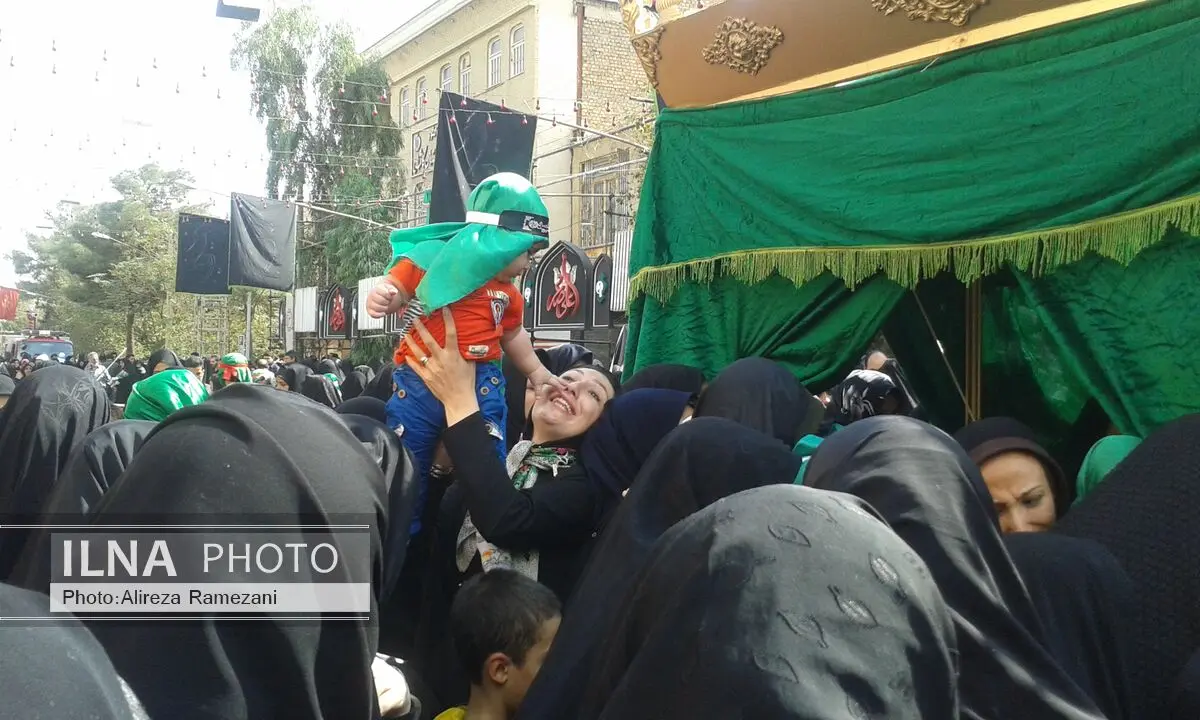 همایش شیرخوارگان حسینی در۶۰ نقطه کاشان با حضور هزاران نفر برگزارشد