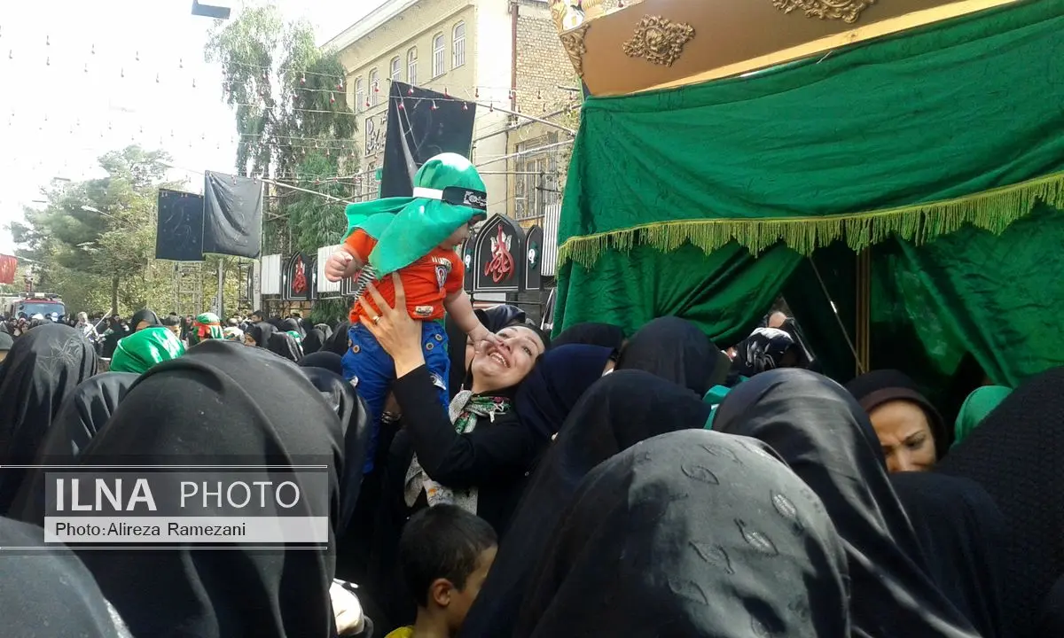 همایش شیرخوارگان حسینی در۶۰ نقطه کاشان با حضور هزاران نفر برگزارشد