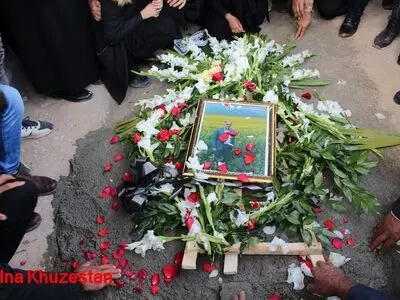 پیکر زنده‌یاد آقایار حسینی در میان اندوه مردم به خاک سپرده شد+ تصاویر