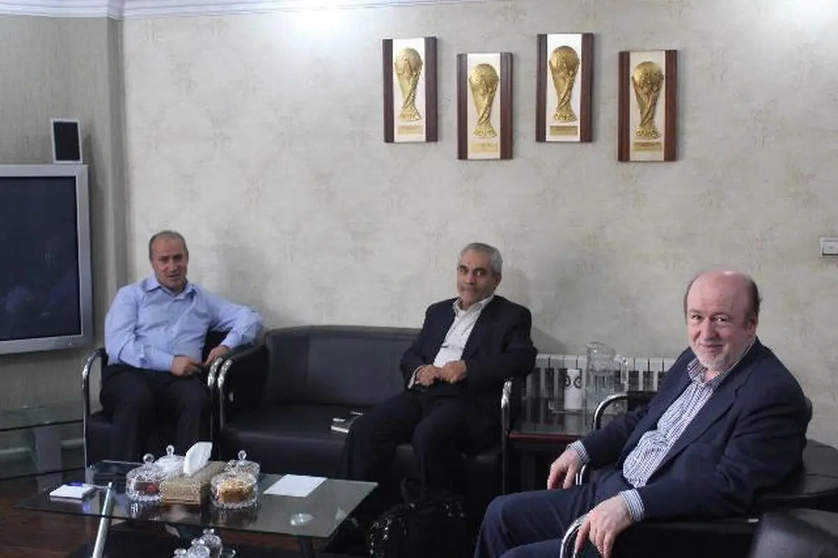 جلسه مدیران عامل باشگاه‌های لیگ برتر با تاج برگزار شد